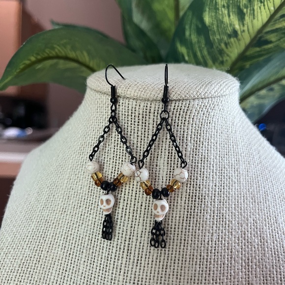🖤💀Handmade Skull Earrings 💀🖤 - Picture 7 of 9
